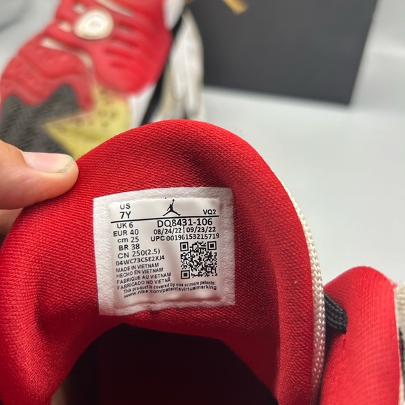 NIB Nike GS Jumpman Two Trey BLACK/UNIVERSITY RED/BLACK/WHITE DQ8431 106 - Picture 8 of 8